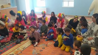 Burdurlu lise öğrencileri depremzede çocuklar için yüz boyama etkinliği düzenledi
