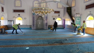 Burhaniyede Camilerin temizlikleri devam ediyor