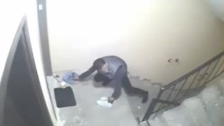Bursada bir garip hırsızlık: Terlik çalınca kendi terliklerini bıraktı
