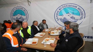 Büyükşehir Belediyesi ve Kayseri, depremzedelerin her zaman yanında
