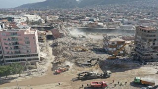 Büyükşehir, Hatayda ağır hasarlı 51 binanın yıkımını gerçekleştirdi
