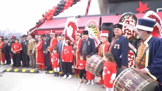 Çanakkale Zaferi yıldönümünde gazilere ve Ankaraya göç eden depremzedelere döner ikramı