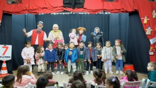 Canikte miniklerin tiyatro sevinci