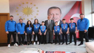 Canikten, Avrupaya çıkartma
