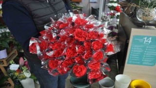 Çiçekçiler 8 Mart Dünya Kadınlar Gününün buruk geçeceğini düşünüyor