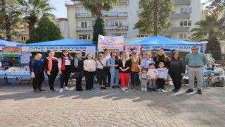 Çinede depremzede öğrenciler için hayır panayırı düzenlendi