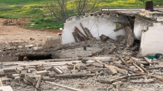 Çivi çakmaya çalıştığı depo başına çöktü: 1 ölü