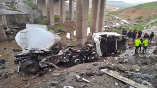 Cizrede tanker köprüden düştü: 1 ölü, 1 yaralı