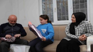Çolakbayrakdar çifti, iftarda depremzede ailenin misafiri oldu