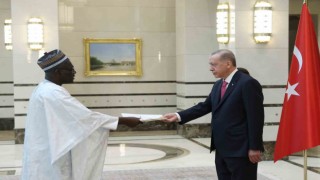 Cumhurbaşkanı Erdoğan, Gambiya Büyükelçisi Contehi kabul etti