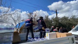 Defne İlçe Jandarma Komutanlığından vatandaşlara su yardımı