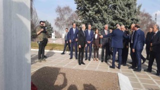 Deniz Baykal, 1 Mart tezkeresinin yıldönümünde mezarı başında anıldı