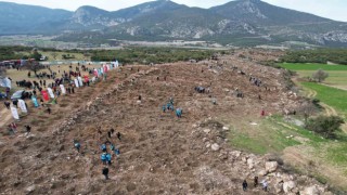 Denizlide Deprem Şehitleri Hatıra Ormanında ilk fidanlar toprakla buluştu