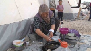 Deprem bölgesinde yükün büyük kısmını kadınlar sırtlıyor