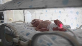 Deprem bölgesinden Mersine getirilen bebekler, DNA eşleşmesi ile ailelerine teslim ediliyor