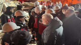 Deprem bölgesine İzmirden ilk onlar gitti: Neyle karşılaşacağımızı bilmeden yola çıktık