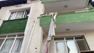 Deprem geride acı hikayeler bıraktı: Perde ve çarşafla hayata tutunuş