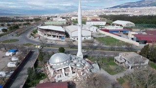 Deprem sonrası cami yıkıldı, minaresi ayakta kaldı