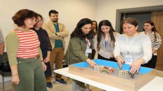 Deprem travmasını kum oyunu ile atlatacaklar