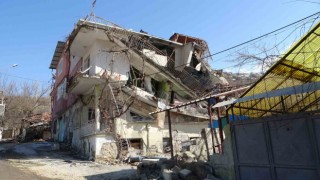Depremde evleri yıkılan vatandaşlar yaşadıklarını anlattı: Evler patır patır döküldü