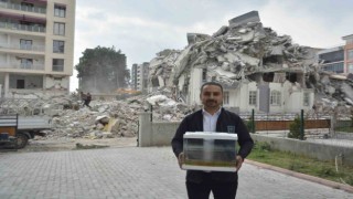 Depremde öldü diye düşündükleri balıkları 44 gün sonra canlı bulundu