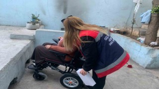 Depremden etkilenen özel vatandaşlara tekerlekli sandalye dağıtılıyor