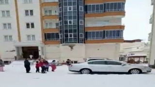 Depreme 7. katta yakalandılar, kaçışlarını anbean kaydettiler