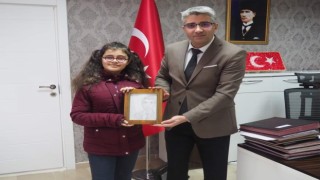 Depremzede Azra, Kaymakam Çalışırın resmini çizdi