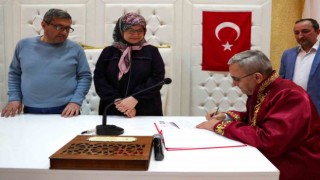 Depremzede çiftin nikahını Başkan Işık kıydı