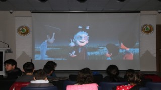 Depremzede çocuklar çizgi film ile moral buldu