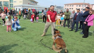 Depremzede çocuklar şenlikte bir araya gelerek Nevruzu kutladı