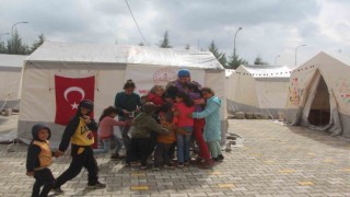 Depremzede çocuklar yaşadıkları travmayı çeşitli etkinliklerle atmaya çalışıyor