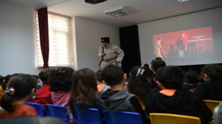 Depremzede çocuklara moral etkinliği