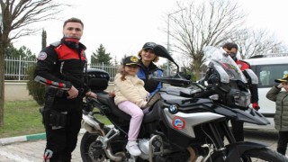 Depremzede çocuklara uçurtma şenliği