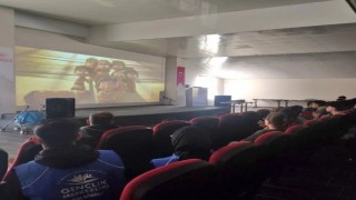Depremzede çocukların çizgi film keyfi
