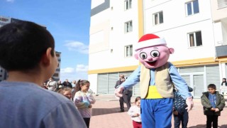 Depremzede çocukların yüzü masal ve çizgi film kahramanları ile güldü