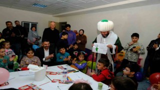Depremzede çocukların yüzü Sivrihisarda gülüyor