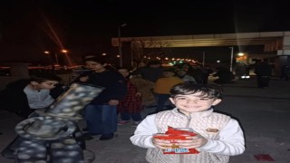 Depremzede küçük misafirler gökyüzünü gözlemledi