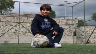 Depremzede minik futbolcu tekrar Altınorduda oynamak istiyor