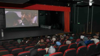 Depremzede öğrenciler için sinema etkinliği düzenlendi