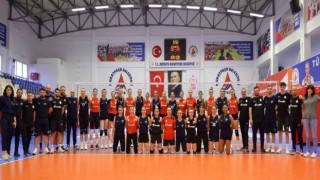 Depremzede takımla dostluk maçı