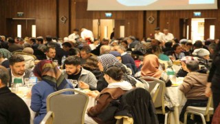 Depremzedeler, gazi ve şehit aileleri ilk iftarda bir araya geldi