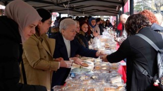 Depremzedeler yararına yardım kampanyası düzenlendi, vatandaşlar akın etti
