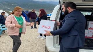 Depremzedelere 3 bin Ramazan kolisi, çocuklara bayramlık