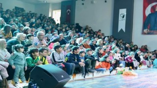 Didimde müzikli tiyatro oyununa yoğun ilgi gösterdi