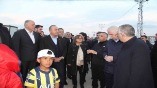 Dışişleri Bakanı Çavuşoğlu iftarını depremzedelerle yaptı