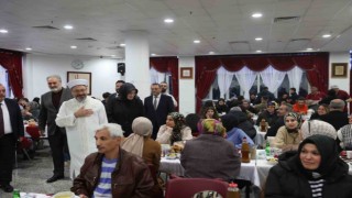 Diyanet İşleri Başkanı Erbaş, depremzede vatandaşlarla iftar sofrasında buluştu