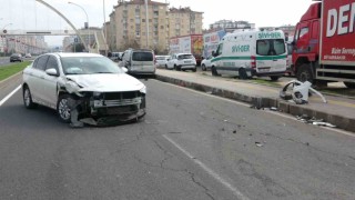 Diyarbakırda araçlar çarpıştı, sürücüler burunları bile kanamadı