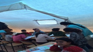 Diyarbakırda çadır kentte çocuklar kurslar ile stres atıyor