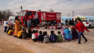 Diyarbakırda çadır kentteki çocuklar oyunlarla mutlu ediliyor